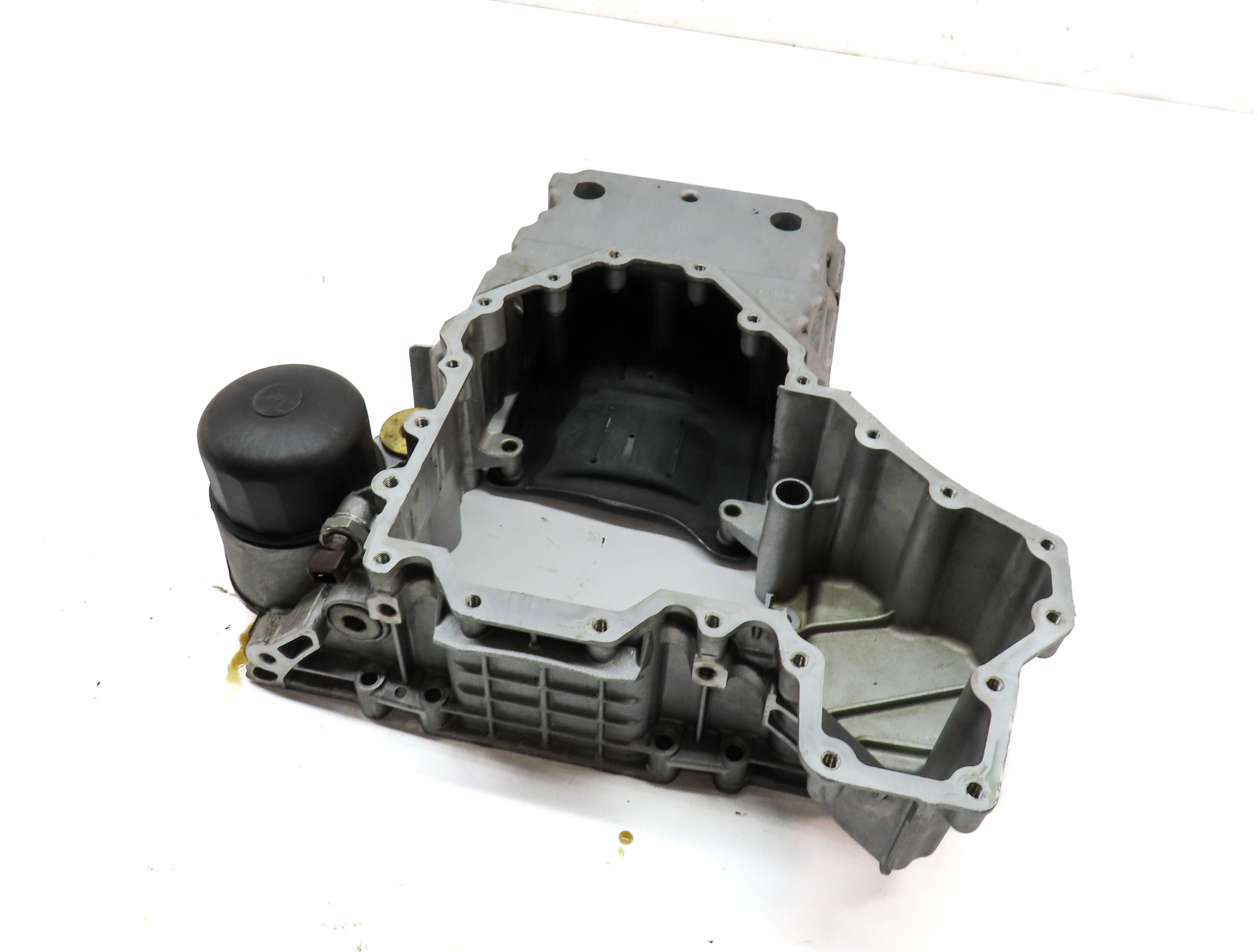 09-19 BMW 550i 550iGT 650i 750i (F01 F07 F10 F12) RWD - 4.4L N63 UPPER OIL PAN — exact item pictured